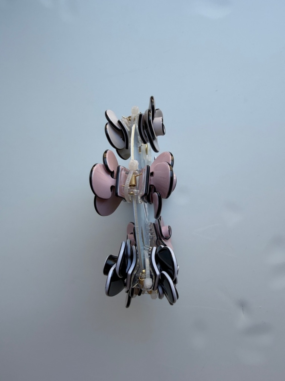 Piper.k rose-shaped hair clips. - Picture 5 of 10